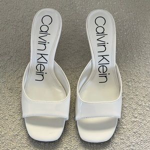 Women’s Calvin Klein White Kitten Heel Slide Sandal size 6